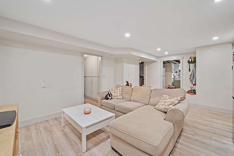 2624 E 1st Avenue Vancouver, BC - 21