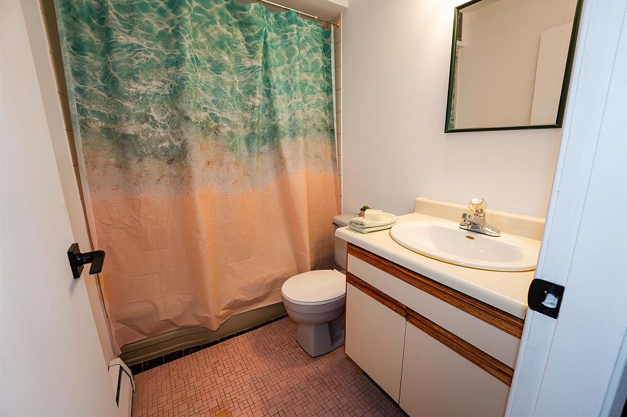 210 1050 Jervis Street Vancouver, BC - 4