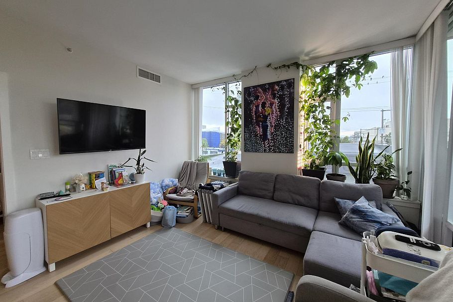 317 2033 W 10th Avenue Vancouver, BC - 1