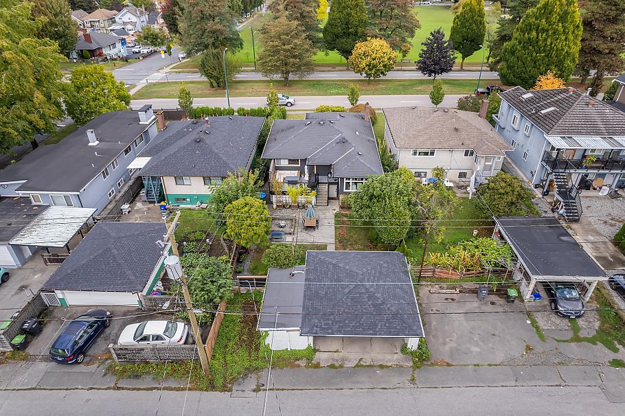 2624 E 1st Avenue Vancouver, BC - 7