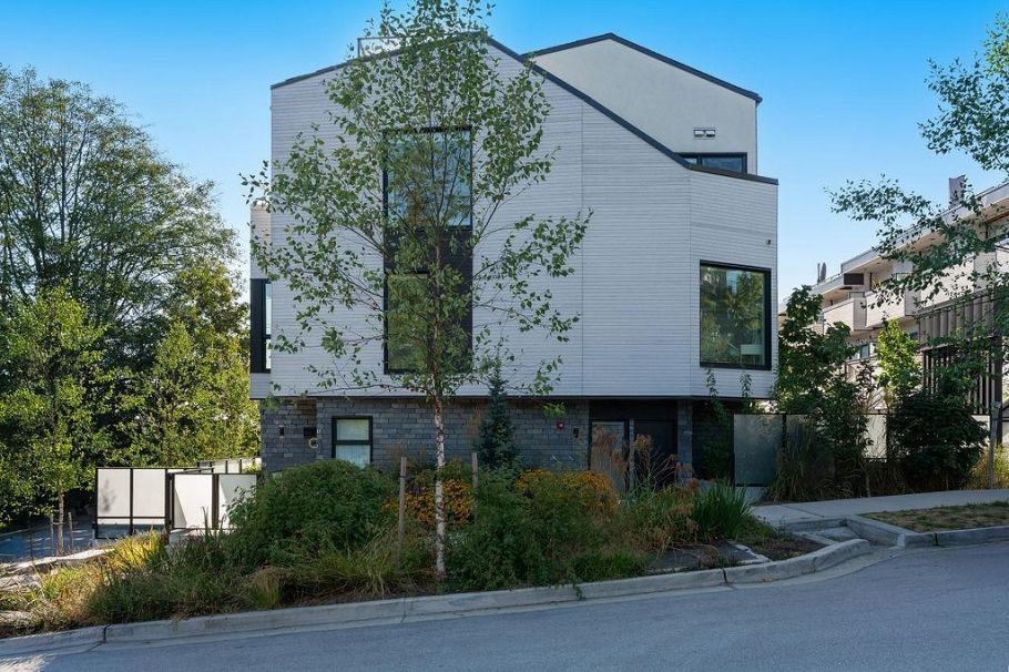 201 650 E 2nd Street North Vancouver, BC - 2