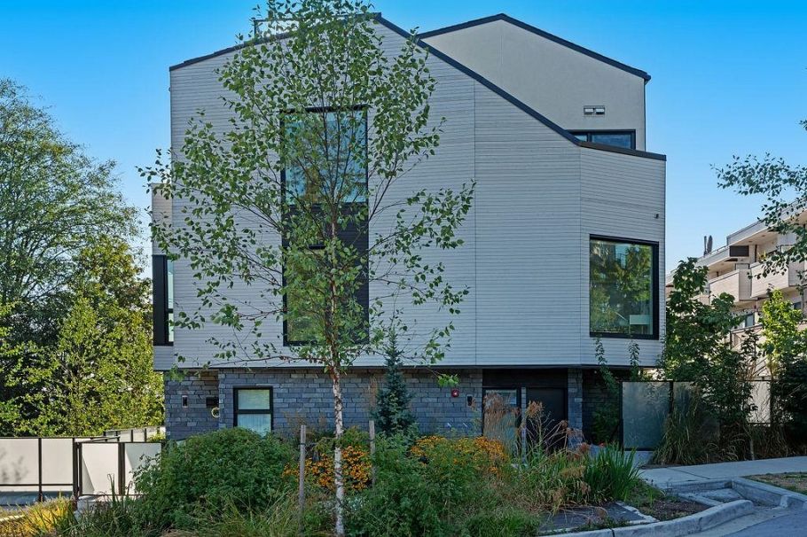 201 650 E 2nd Street North Vancouver, BC - 39