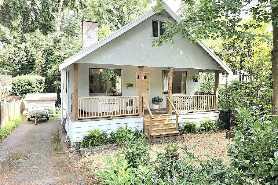 1706 Deep Cove Road North Vancouver, BC - 1