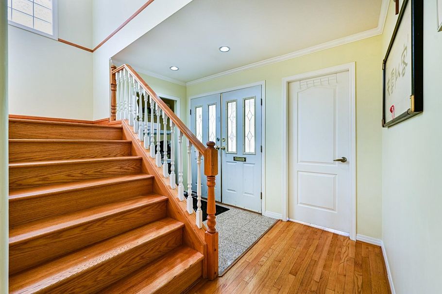 396 E 49th Avenue Vancouver, BC - 3