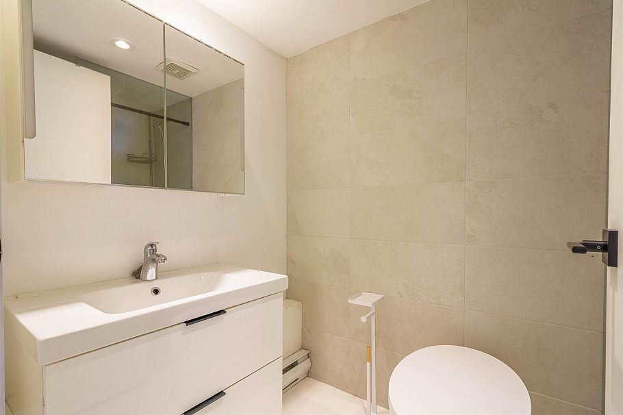 602 22 E Cordova Street Vancouver, BC - 16