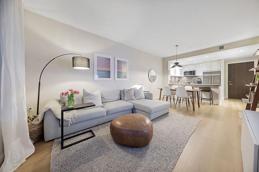 428 255 W 1st Street North Vancouver, BC - 3