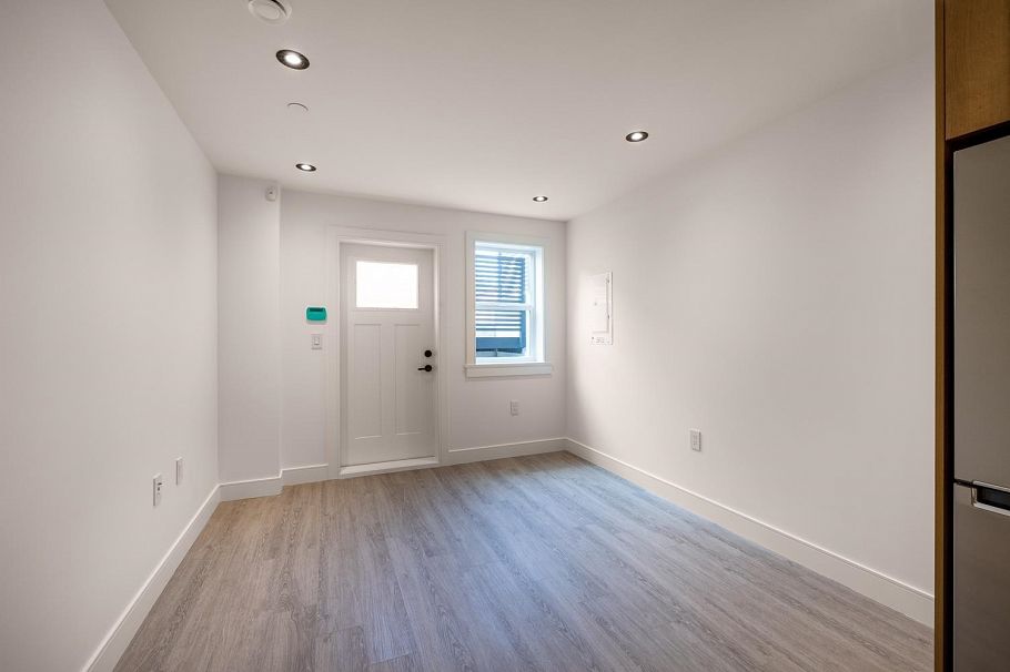 1155 Renfrew Street Vancouver, BC - 18