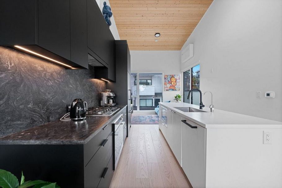 201 650 E 2nd Street North Vancouver, BC - 10