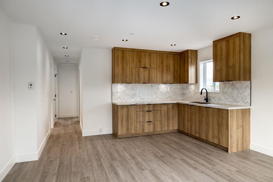 1155 Renfrew Street Vancouver, BC - 10