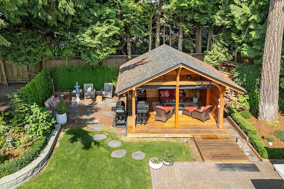 2540 Boswell Avenue North Vancouver, BC - 2