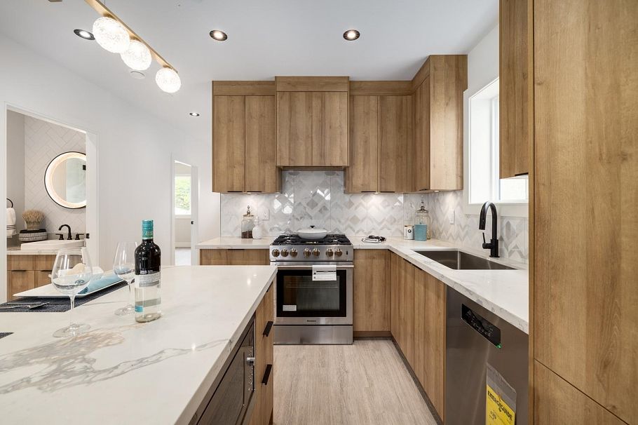 1155 Renfrew Street Vancouver, BC - 6