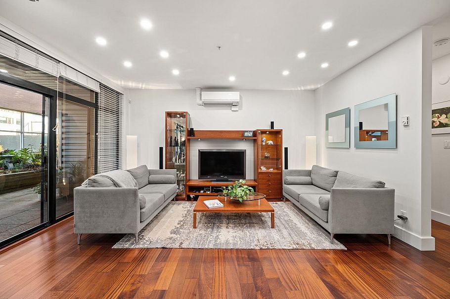 202 1750 W 2nd Avenue Vancouver, BC - 2