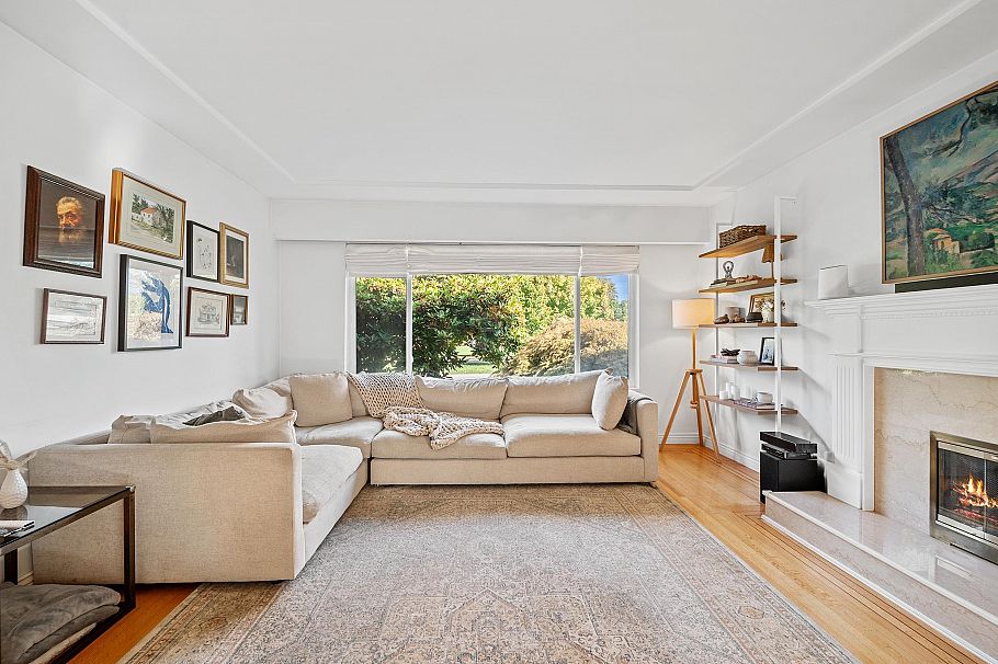 2624 E 1st Avenue Vancouver, BC - 2