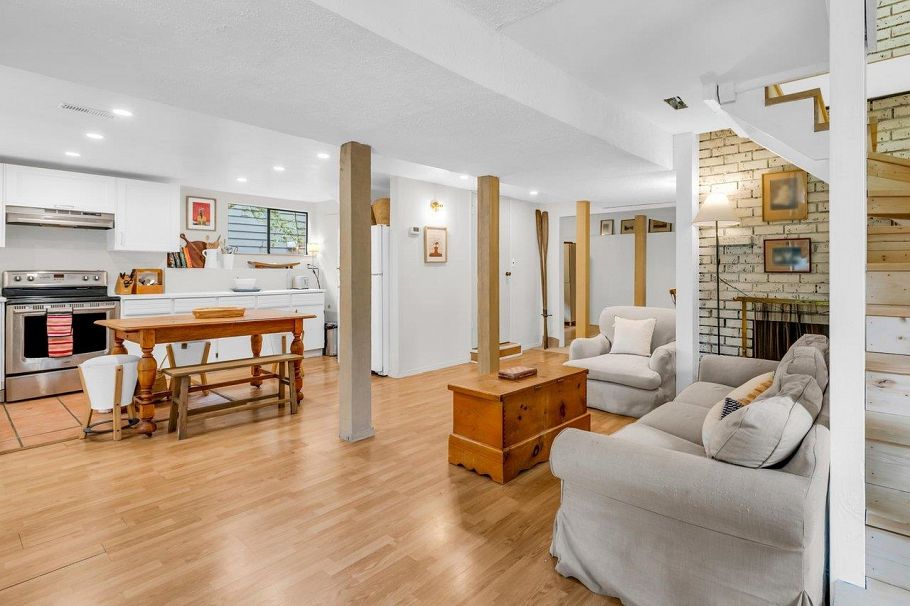 1706 Deep Cove Road North Vancouver, BC - 9