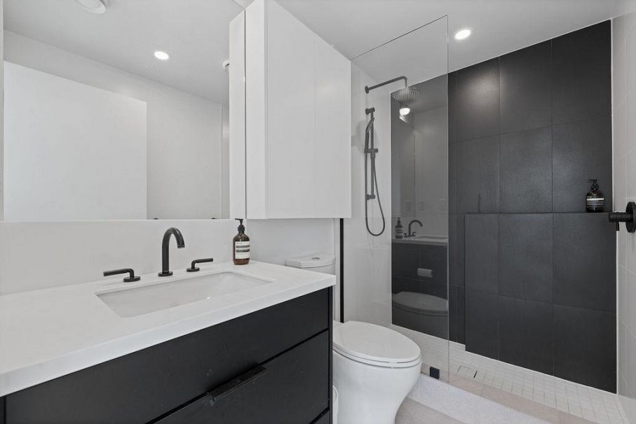 201 650 E 2nd Street North Vancouver, BC - 25