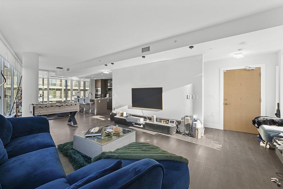 609 3438 Sawmill Crescent Vancouver, BC - 2