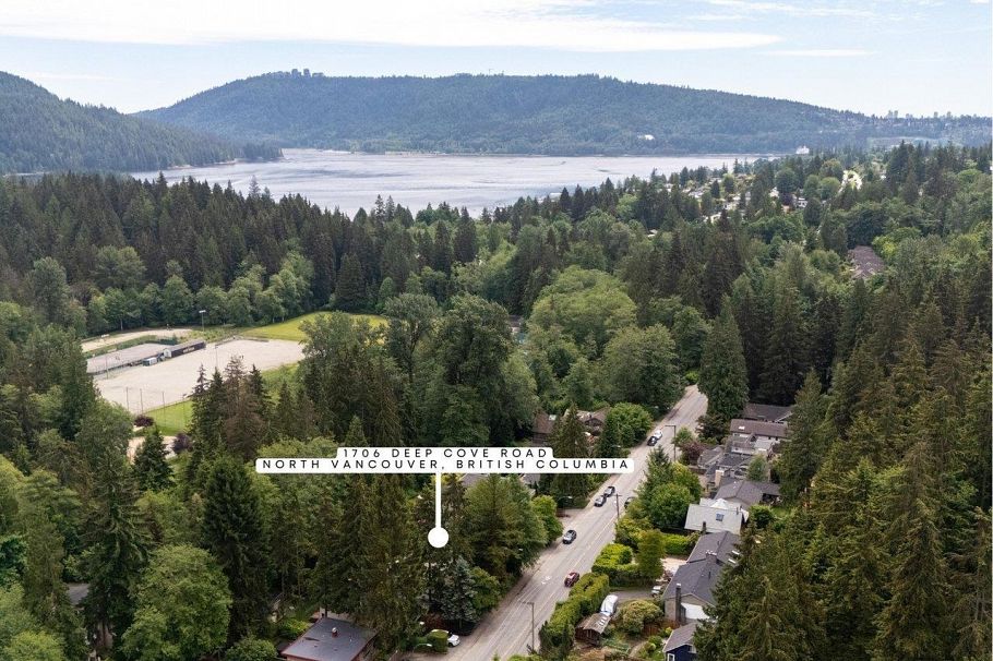 1706 Deep Cove Road North Vancouver, BC - 21