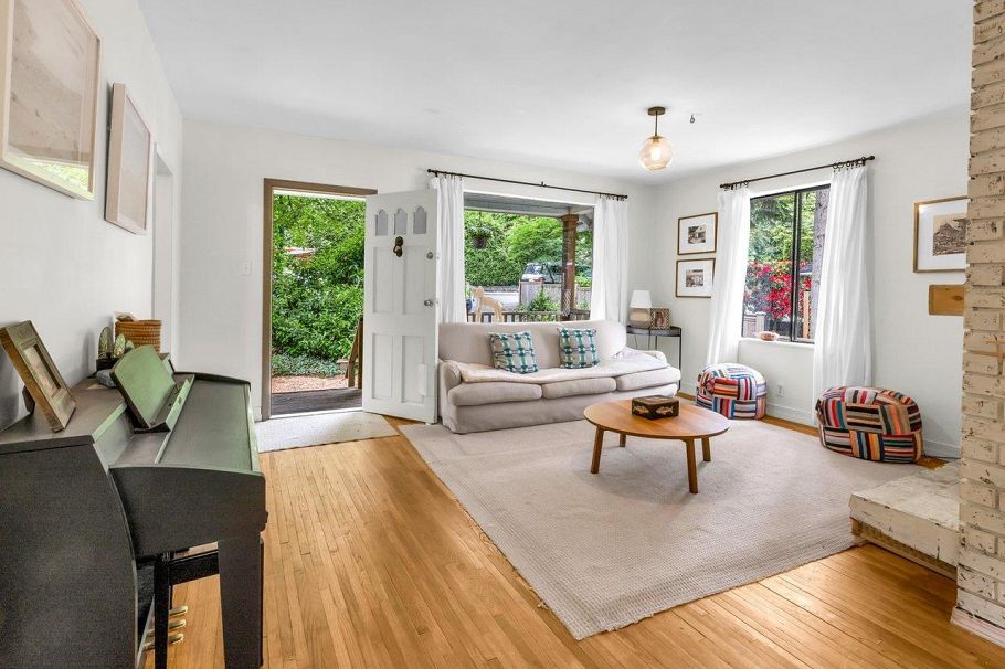 1706 Deep Cove Road North Vancouver, BC - 16