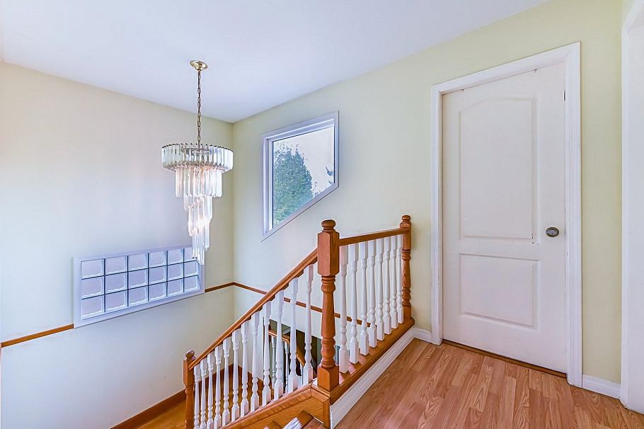 396 E 49th Avenue Vancouver, BC - 4