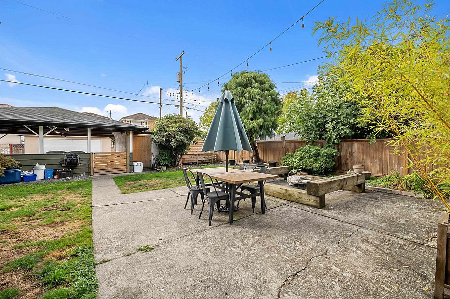 2624 E 1st Avenue Vancouver, BC - 36