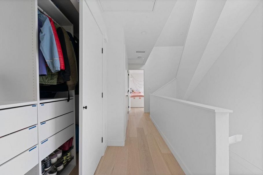 201 650 E 2nd Street North Vancouver, BC - 32