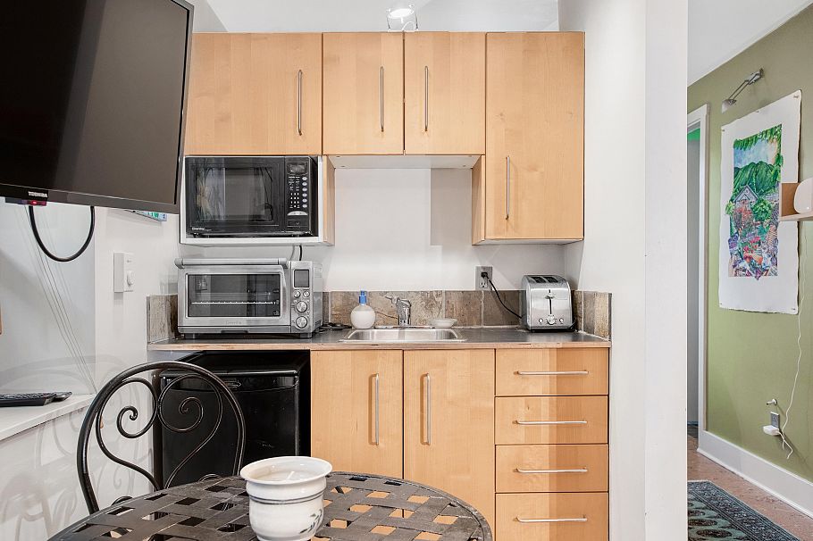 1351 Maple Street Vancouver, BC - 10