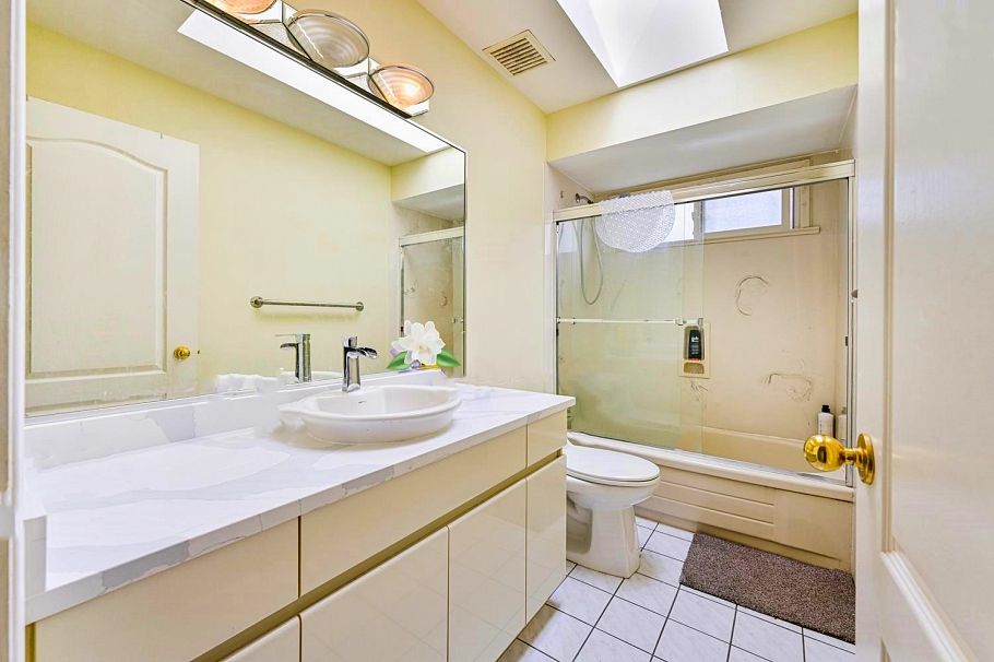 396 E 49th Avenue Vancouver, BC - 21