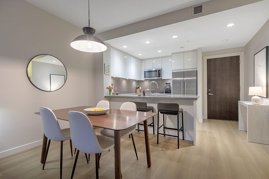 428 255 W 1st Street North Vancouver, BC - 4