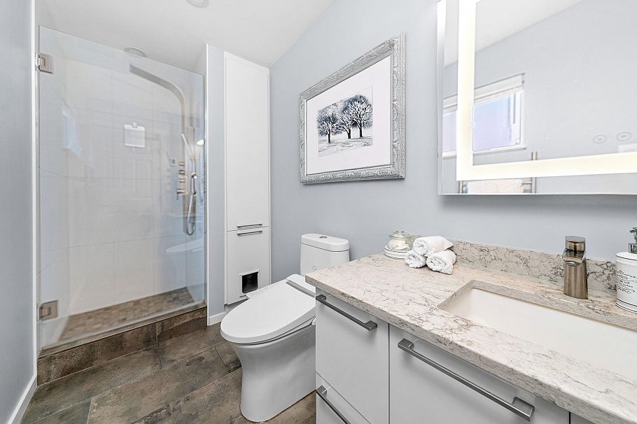 2540 Boswell Avenue North Vancouver, BC - 22