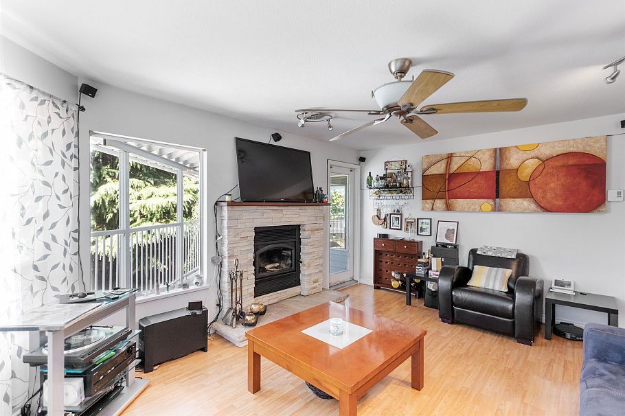 332 St. Patricks Avenue North Vancouver, BC - 9