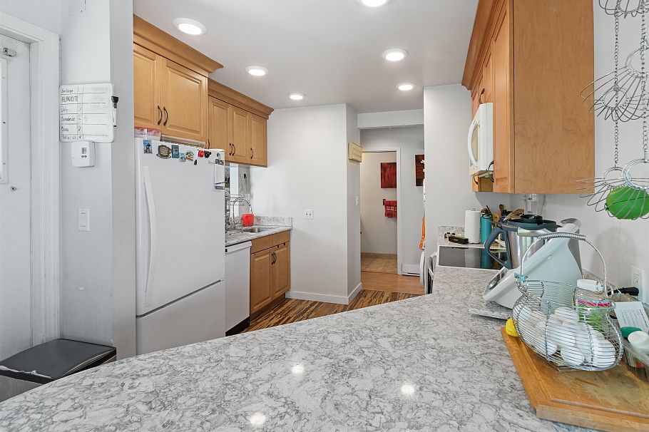 332 St. Patricks Avenue North Vancouver, BC - 16