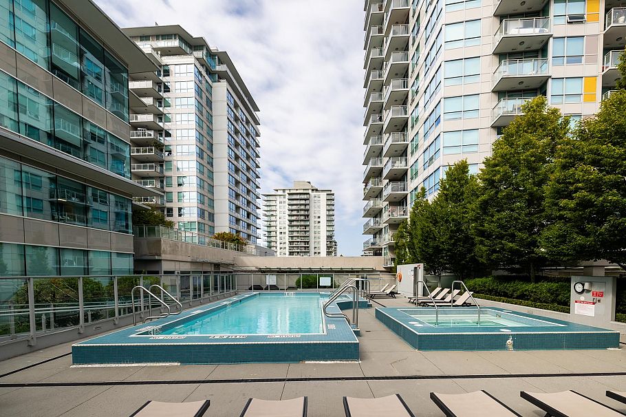 810 125 E 14th Street North Vancouver, BC - 29