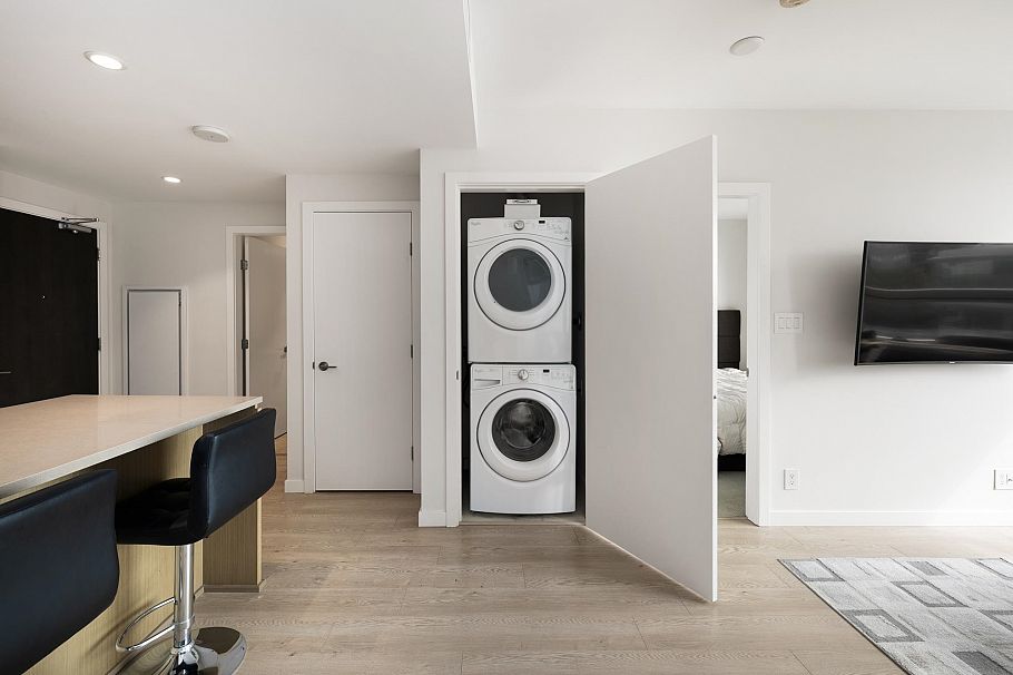 810 125 E 14th Street North Vancouver, BC - 13