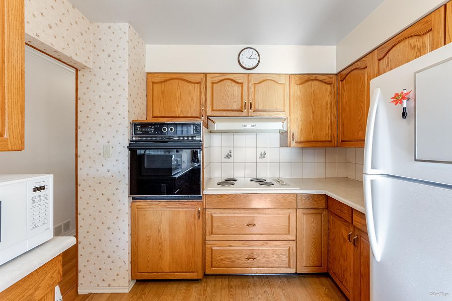 2716 E 49th Avenue Vancouver, BC - 11