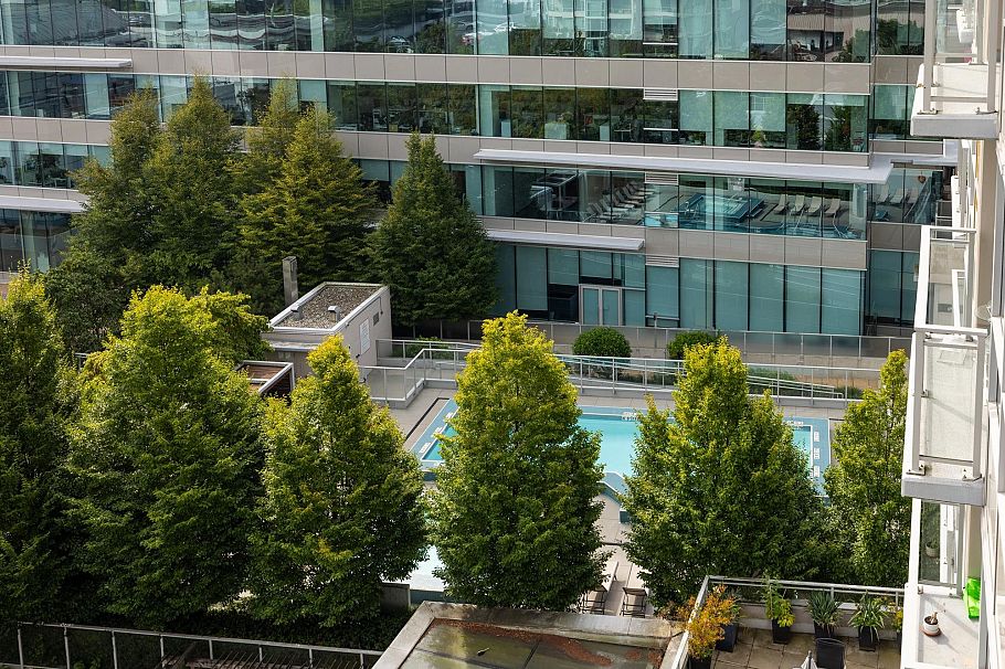 810 125 E 14th Street North Vancouver, BC - 19