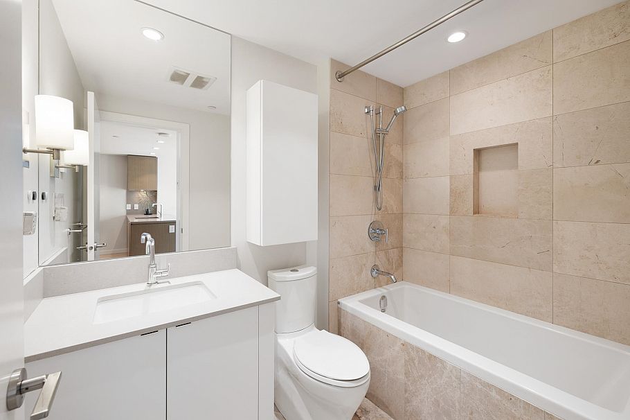 810 125 E 14th Street North Vancouver, BC - 15