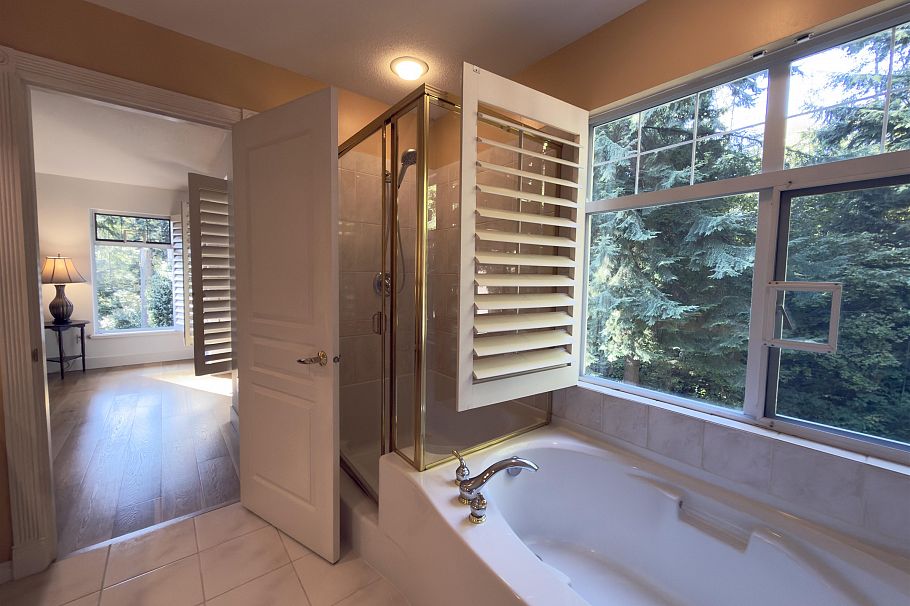 1190 Strathaven Drive North Vancouver, BC - 26