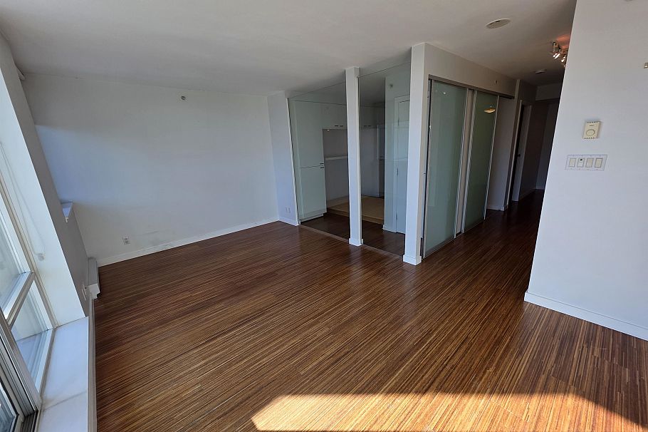 806 328 E 11th Avenue Vancouver, BC - 4