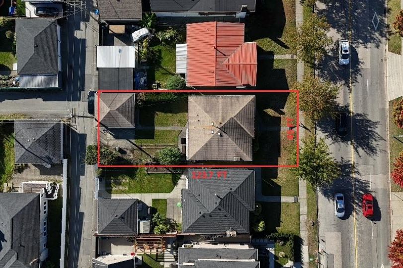 2716 E 49th Avenue Vancouver, BC - 4