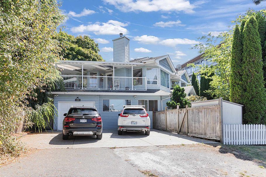 332 St. Patricks Avenue North Vancouver, BC - 3