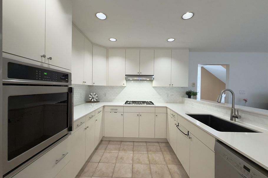 1190 Strathaven Drive North Vancouver, BC - 12