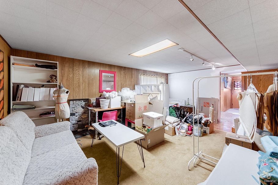 2716 E 49th Avenue Vancouver, BC - 18