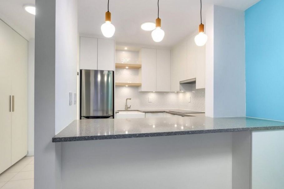 303 1545 E 2nd Avenue Vancouver, BC - 2