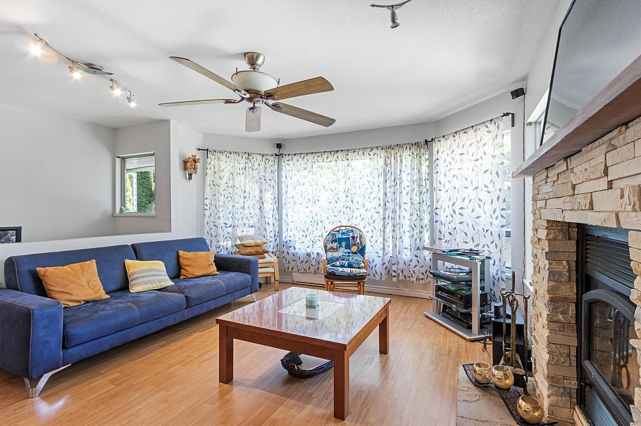 332 St. Patricks Avenue North Vancouver, BC - 11