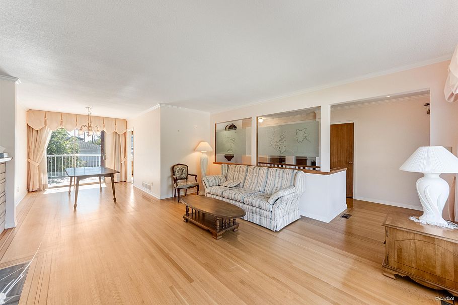 2716 E 49th Avenue Vancouver, BC - 6