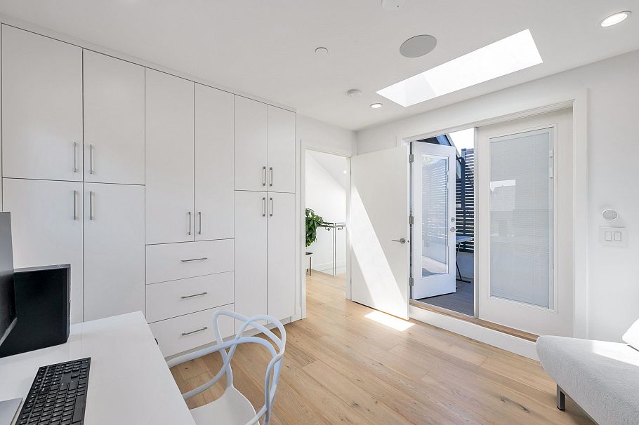 2625 Guelph Street Vancouver, BC - 26