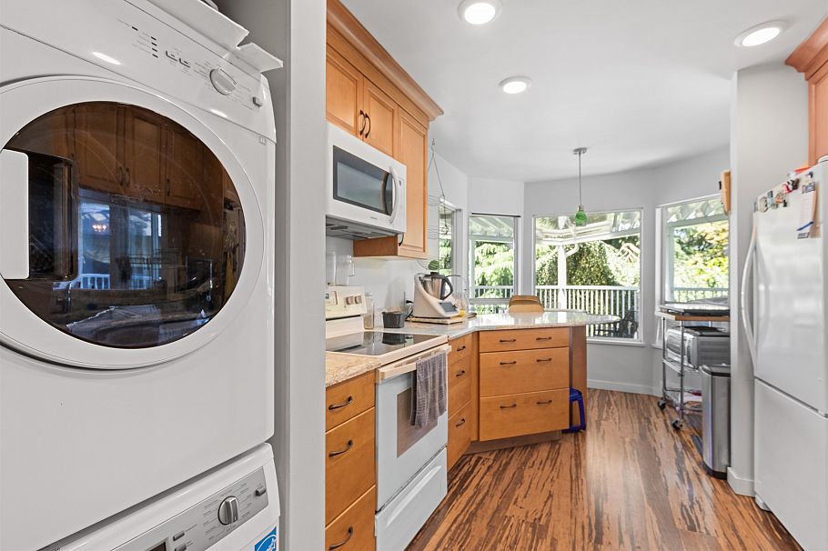 332 St. Patricks Avenue North Vancouver, BC - 12