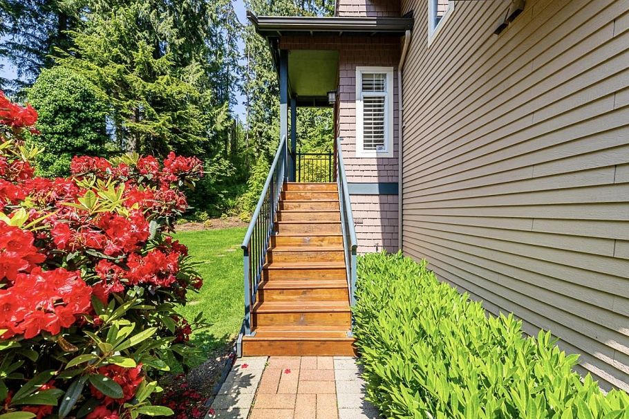 1190 Strathaven Drive North Vancouver, BC - 6