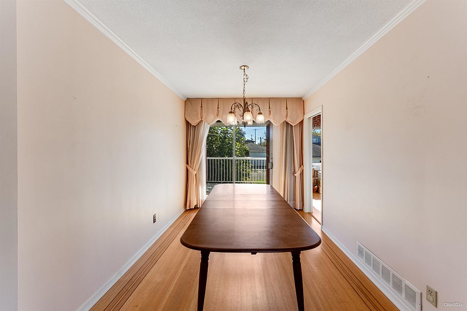 2716 E 49th Avenue Vancouver, BC - 9