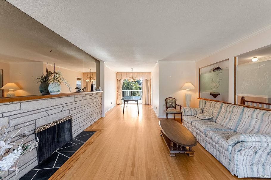 2716 E 49th Avenue Vancouver, BC - 8